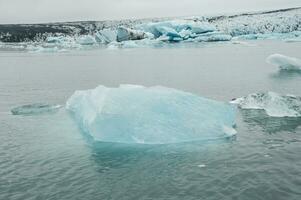iceberg nel jokulsarlon, un' glaciale lago nel Islanda foto