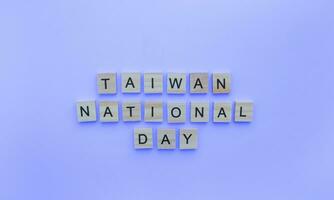 ottobre 10, Taiwan nazionale giorno, Doppio decimo giorno, minimalista bandiera con di legno lettere foto