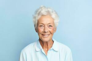 bellissimo anziano donna con grigio capelli sorridente a il telecamera. contento vecchio età concetto, ai generato foto