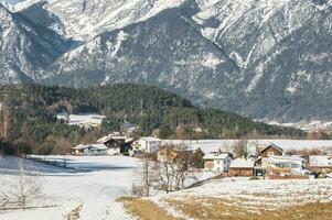 inverno paesaggio montagne con neve foto