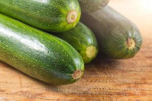 zucchine pronte da tagliare foto