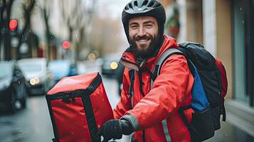 un' contento sorridente consegna uomo nel bicicletta casco con termico isolato Borsa equitazione elettrico scooter su città strada. cibo spedizione, mezzi di trasporto e persone concetto. generativo ai foto