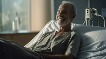 un' anziano maschio paziente dire bugie soddisfatto sorridente a moderno ospedale paziente letto. Salute medico. generativo ai foto