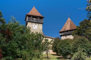 chiesa fortificata, alma vii, mosna, sibiu, romania, 2020, chiesa torre foto