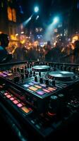 un' notturno spettacolo si svolge con il dj miscelatore tavolo a il discoteca. verticale mobile sfondo ai generato foto