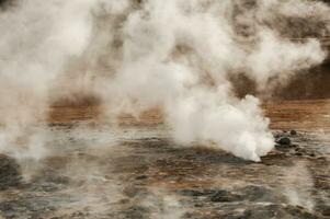 fumante zolfo fumarole a hverir nel il Krafla vulcanico sistema di Islanda foto