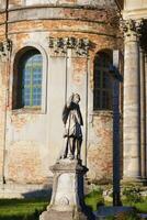 vecchio Chiesa di esaltazione 18 ° secolo vicino pidhirtsi castello fra alberi, Ucraina foto