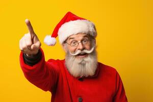 ritratto di Santa Claus mostrando pollici su, isolato su giallo sfondo ai generato foto