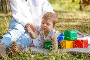 madre e figlia nel parco foto