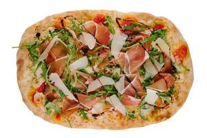 fresco Pizza parma fatto di parmigiano, prosciutto prosciutto e rucola foto