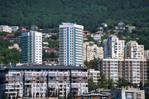 paesaggio della città con vista sugli edifici di yalta