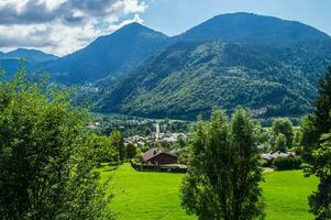 paesaggio di il Alpi nel Francia nel estate foto