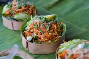 pad thai, cibo della tradizione tailandese foto