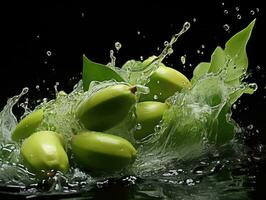 verde giuggiola nel acqua spruzzo foto