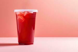 rosso bevanda nel un' plastica tazza isolato su un' rosso pastello sfondo. prendere lontano bevande concetto con copia spazio. ai generato foto