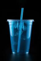 blu bevanda nel un' plastica tazza isolato su un' nero sfondo. prendere lontano bevande concetto. ai generato foto