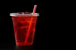 rosso bevanda nel un' plastica tazza isolato su un' nero sfondo. prendere lontano bevande concetto con copia spazio. ai generato foto