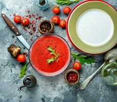 zuppa di gazpacho di pomodoro foto