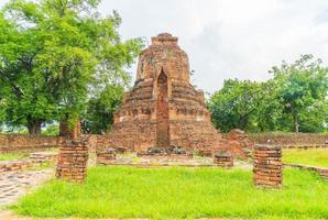 bella architettura antica storica di ayutthaya in thailandia - migliora lo stile di elaborazione del colore foto