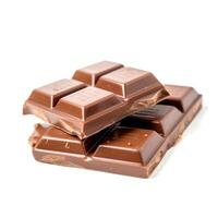 ai generativo avvicinamento di un' cioccolato bar su un' bianca foto