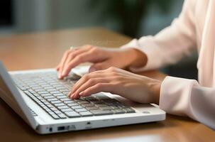 vicino su di donna d'affari mani digitando su il computer portatile tastiera a scrivania nel ufficio ai generato foto