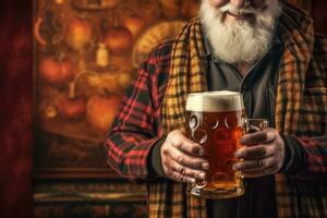 anziano uomo Tenere birra, oktoberfest sfondo, generativo ai foto