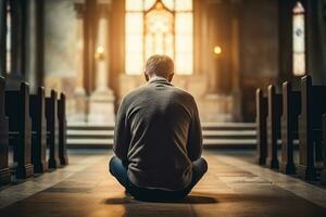 cancro paziente preghiere nel Chiesa sfondo con vuoto spazio per testo foto