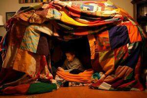 edificio un' forte con coperte e cuscini foto