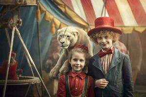 bambini godendo un' giorno a il circo foto
