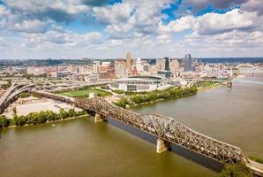 skyline del centro di cincinnati foto