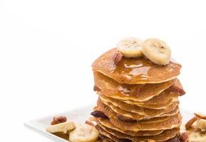 pancake alle mandorle e banana con sciroppo di cioccolato foto