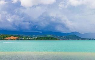 koh samui thailandia vista panoramica sulle nuvole temporalesche giornata di pioggia. foto