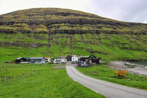 intorno al villaggio di tjornuvik sulle isole faroe foto