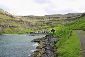 intorno al villaggio di tjornuvik sulle isole faroe foto