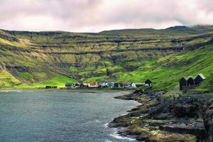 intorno al villaggio di tjornuvik sulle isole faroe foto