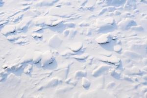 modello di neve bianca e pulita in una fredda giornata invernale foto