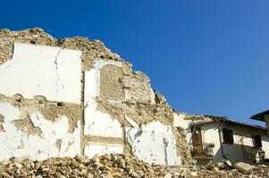 particolari fotografici del terremoto un' l'aquila e dintorni foto