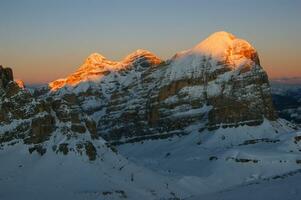 Visualizza di il dolomiti montagna gamma foto