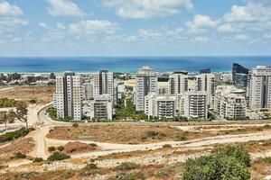 Visualizza di il no peres quartiere di haifa, il stadio e il mare costa foto