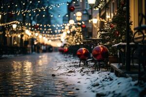 festivo luci e decorazioni su un' nevoso strada. foto