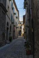 architettura di vicoli e palazzi nel paese di stroncone foto