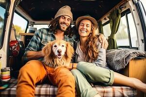 fricchettone coppia e loro cane godendo un' campeggio avventura su un' mini furgone avventura, campeggio nel il grande all'aperto, la creazione di durata ricordi. generativo ai foto