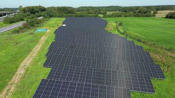 aereo Visualizza di un' grande solare parco per alternativa energia produzione. foto