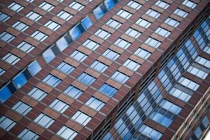 enorme edificio a torre commerciale foto