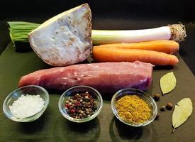 ingredienti di una zuppa piccante al curry foto