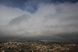 arcobaleno su una vista della città vecchia di Gerusalemme foto
