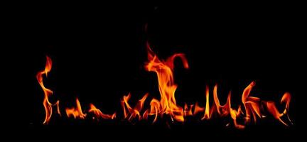 fiamma di fuoco su blackground foto