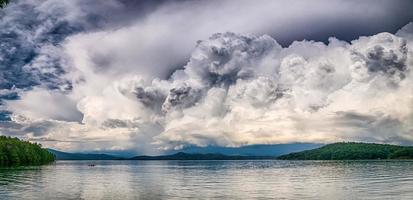 bellissime scene paesaggistiche sul lago jocassee carolina del sud south foto