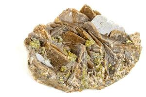 macro minerale pietra barito pirit su un' bianca sfondo foto