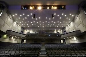 interno di cinema auditorium. foto